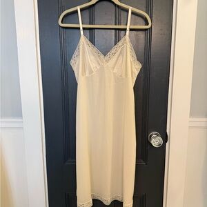 Vintage Vanity Fair Cream Lace Chemise full slip